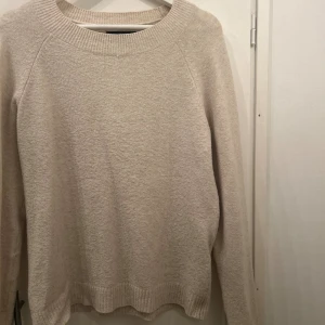 Stickad tröja - Supersöt