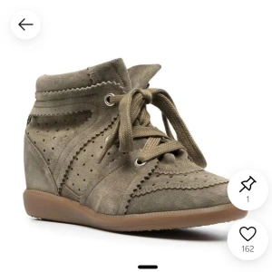 Söker - Hej jag söker dessa isabell marant skorna i storlek 38! hör av er om ni har något liknande eller dessa skor❤️