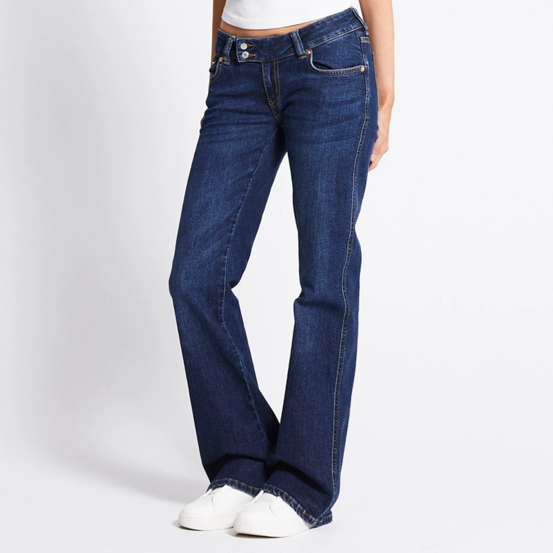 Blå bootcut jeans från 157