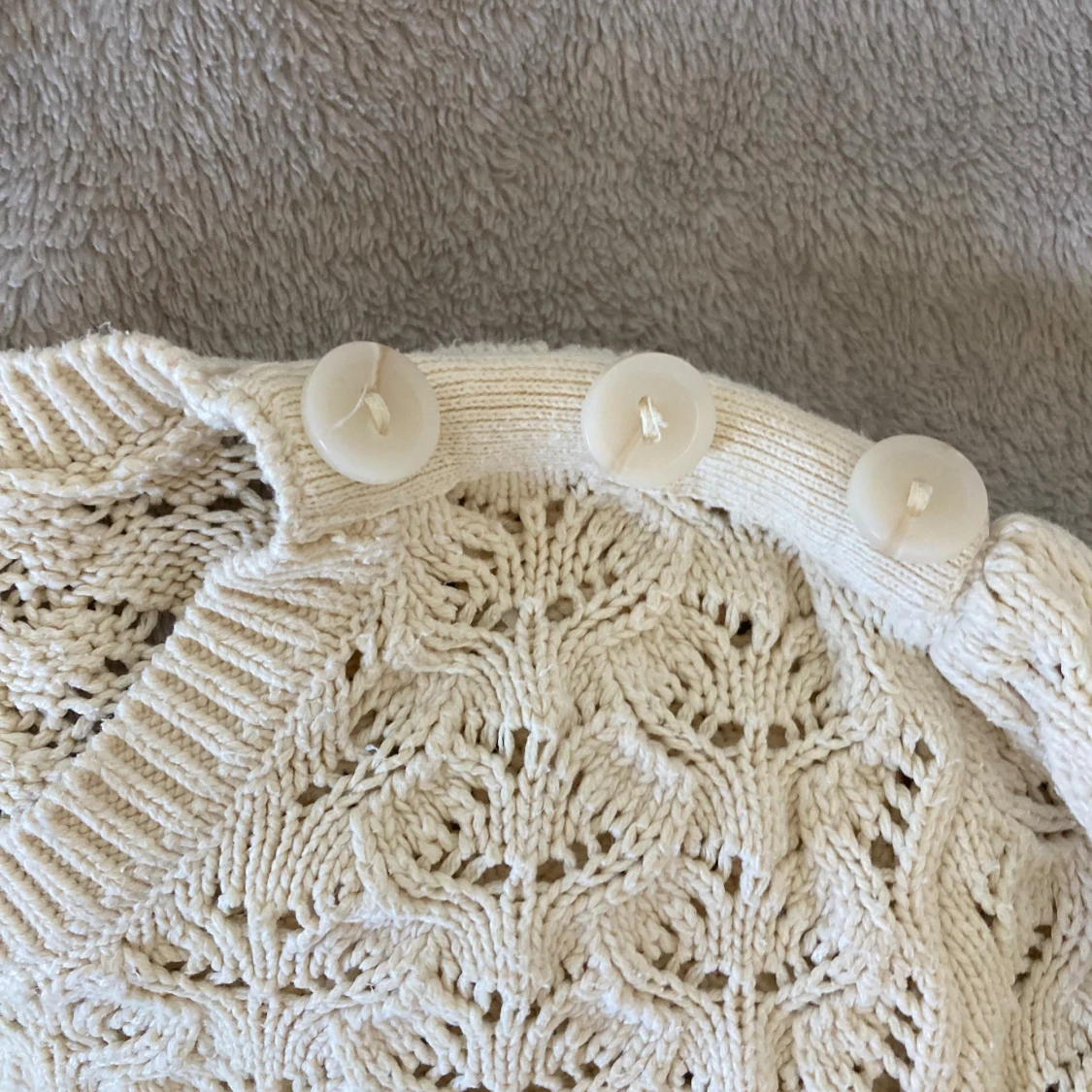 Beige stickad tröja - 2