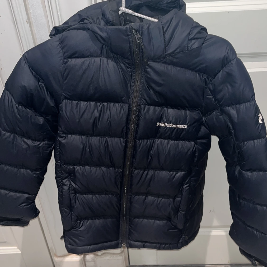 Svart dunjacka Peak Performance storlek 150