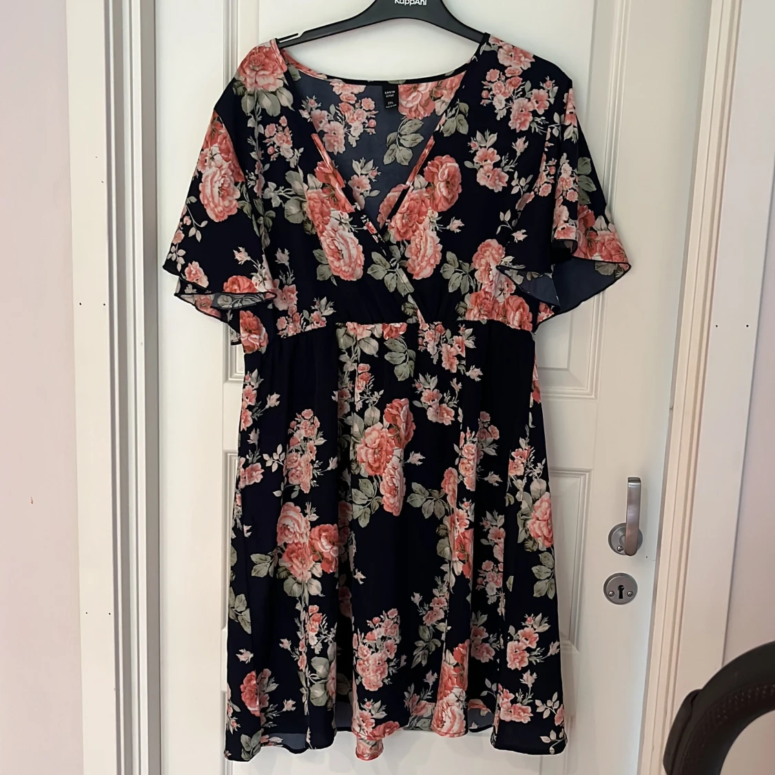 Blommig kortklänning från SHEIN Curve