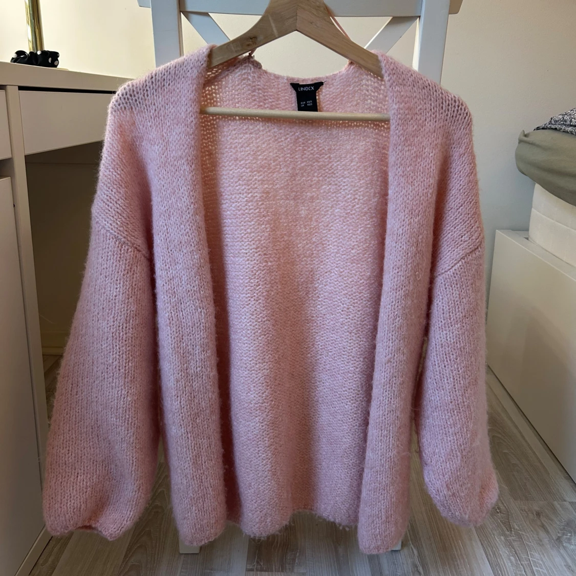 Ljusrosa stickad kofta från Lindex - 2
