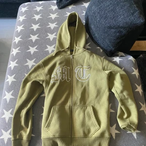 Tuttolente Midnight Hoodiek - Storlek M, säljs pga att den inte används. Mycket bra skick.