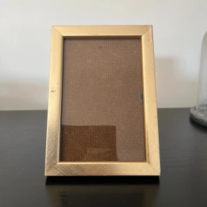 Guldig fotoram - Fotoram, ca 10x15cm.