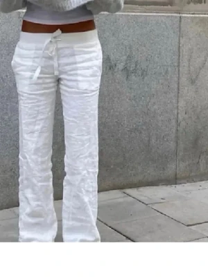 alobha label everyday linnen pants  - Säljer ett par super fina slut sålda linne byxor från alobha label som inte kommer till användning längre, uppsydda hos skräddare så de passar mig perfekt som är 1,67💓💓💓lite slitningar på inre låret men inget som syns när man har på sig de🤗🤗 kom privat för bilder på de 