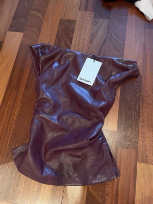 Vinröd tröja från Bershka - Kommer inte till användning!