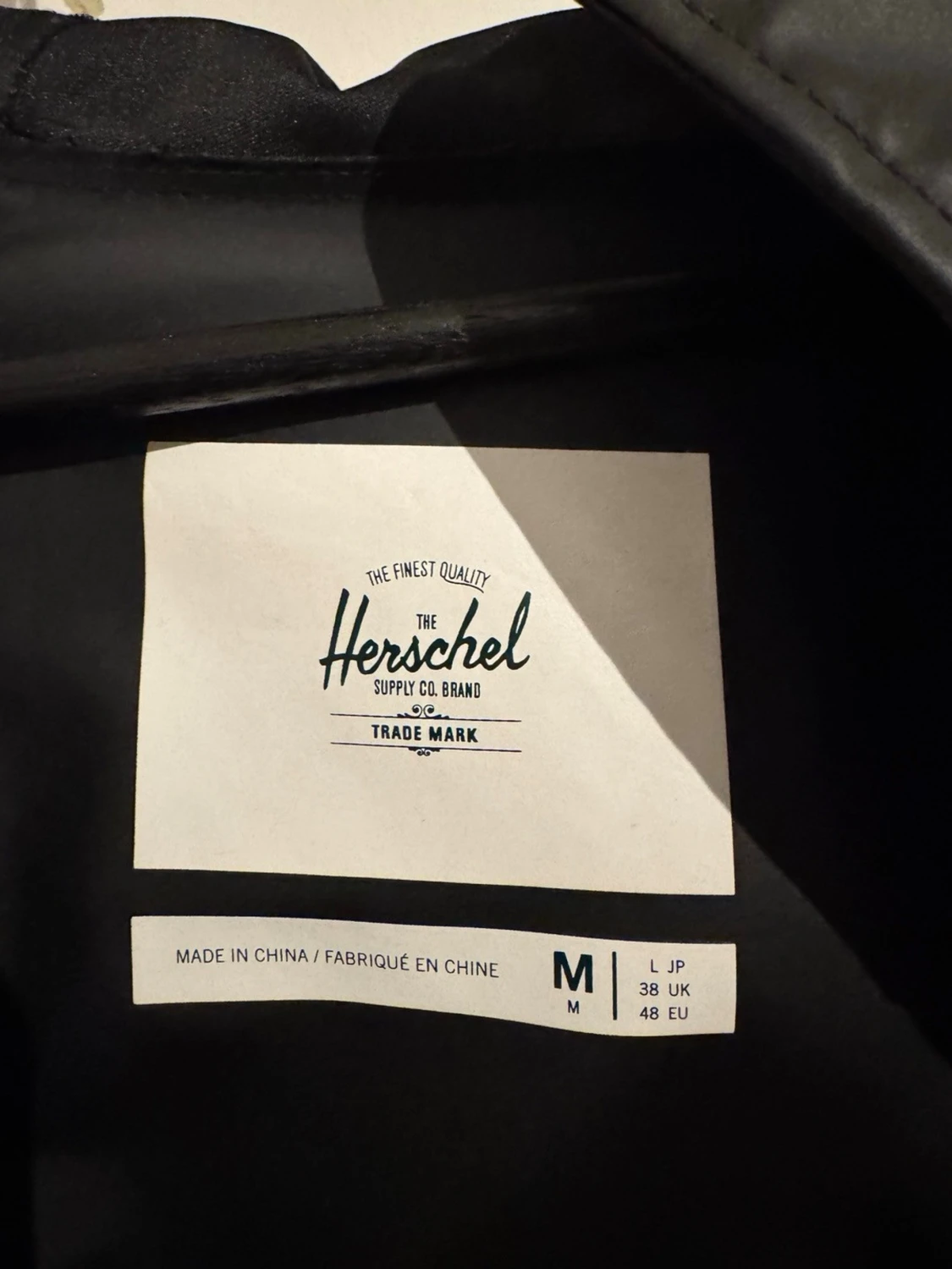 Svart regnjacka från Herschel - 3