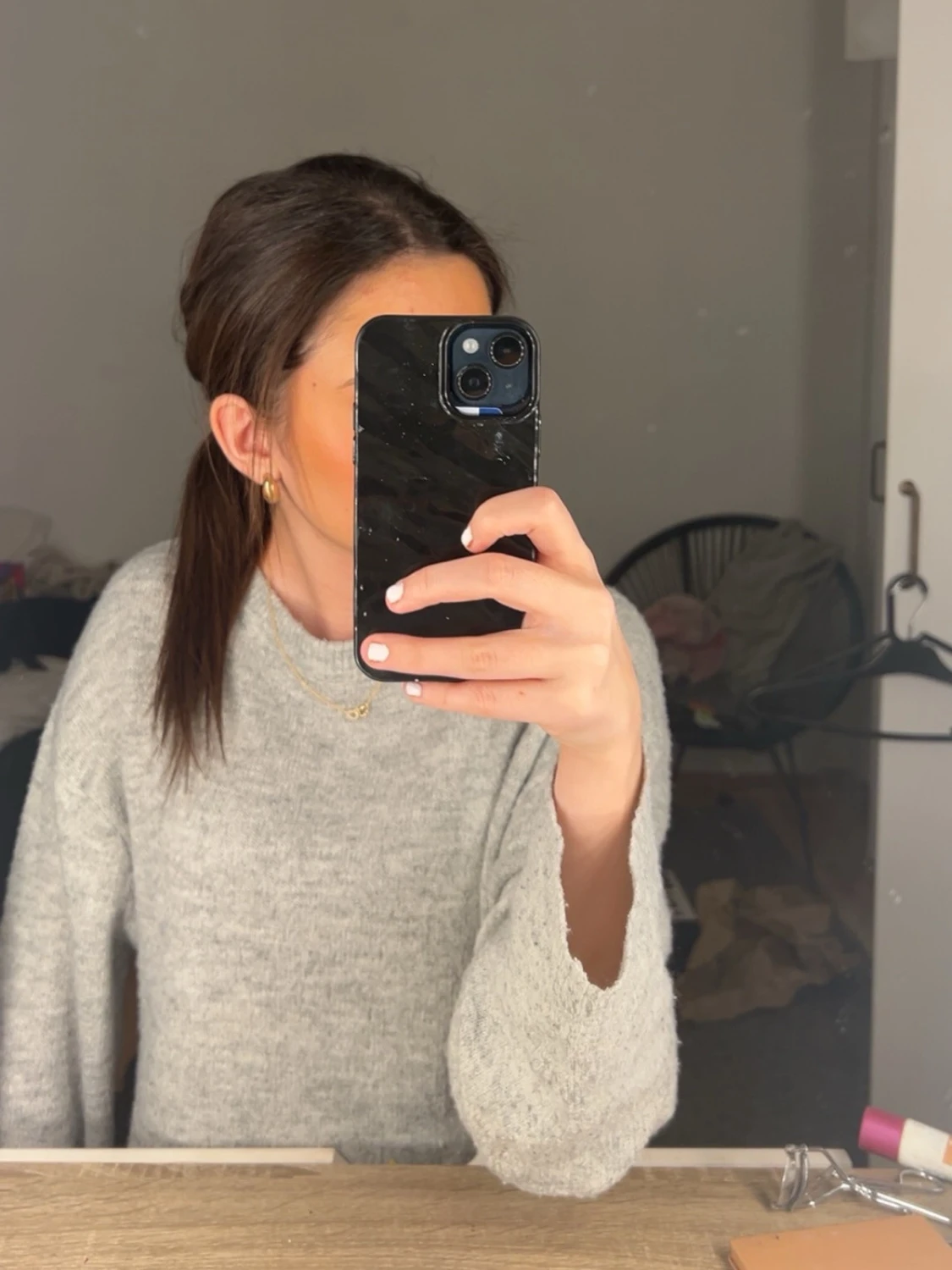 Ljusgrå fluffig stickad tröja
