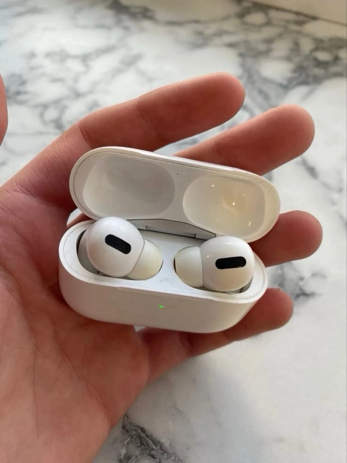 Apple AirPods Pro  - 1