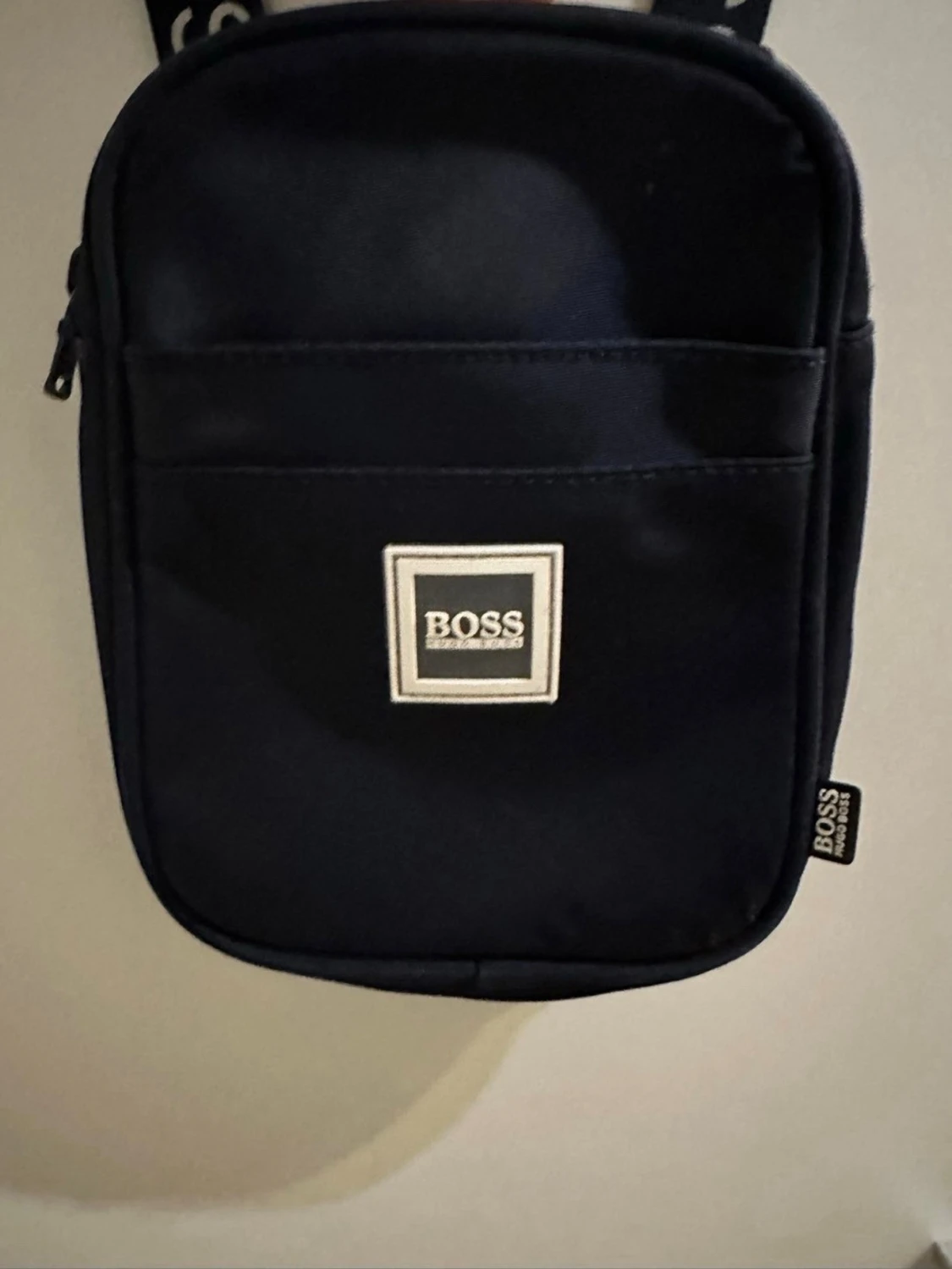 Svart axelväska från Hugo Boss - 2