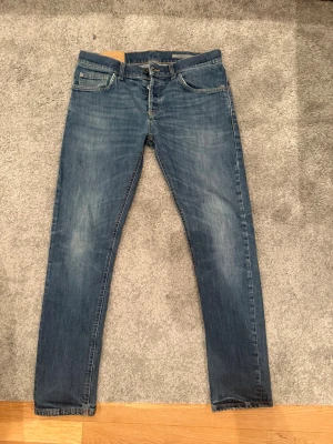 Dondup mius  - Snygga Dondup mius i grymt bra skick. Storlek W31, skick 9/10. Hör av dig vid minsta lilla fundering ✅