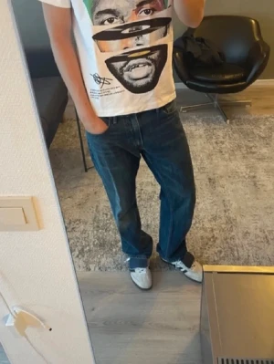 Vintage Levi’s - Ett par feta raka vintage levi’s jeans. Otrolig passform och skick! Längd: ca 108cm Midja: ca 46cm (Bilderna är lånade)