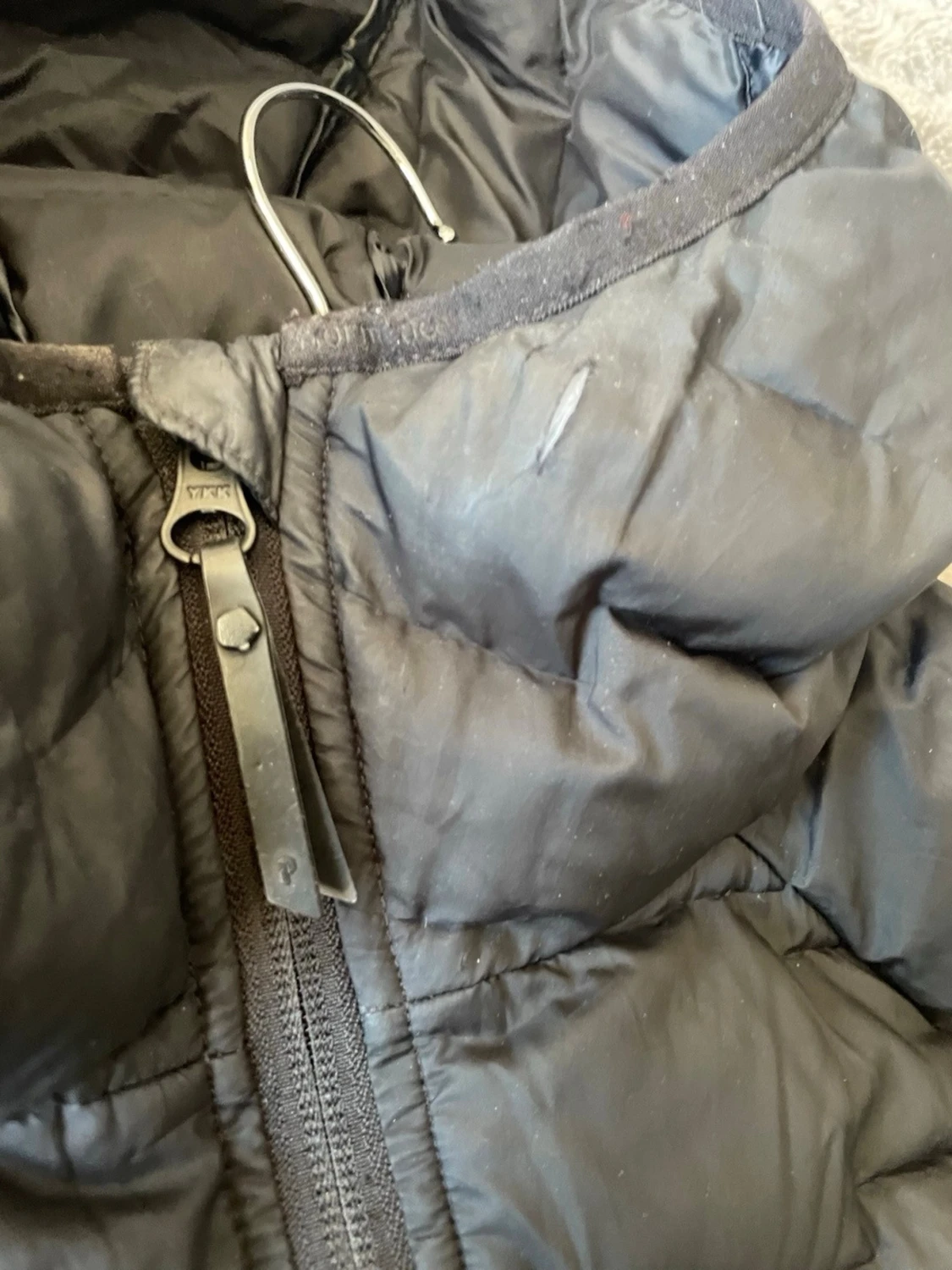 Svart dunjacka med huva från Peak Performance - 1