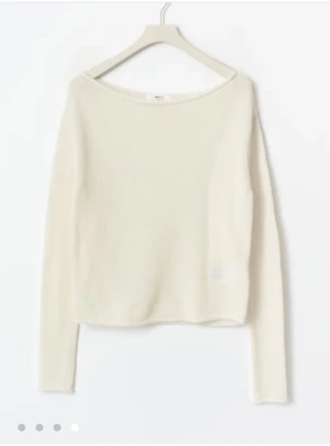 Stickad offshoulder-tröja Gina Tricot - Fin vit stickad tröja från Gina Tricot med offshoulder som inte kommer till användning🤗