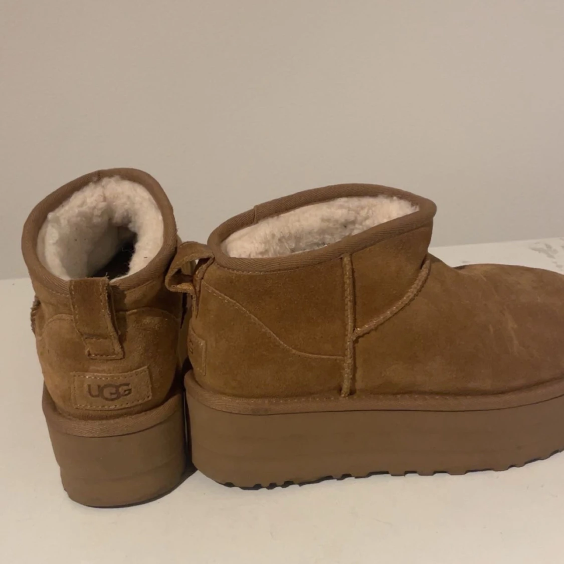 UGG brun boots med hög plattform - 1