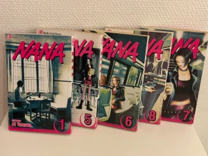 NANA manga bok 1, 5, 6, 7, 8 - På engelska. Säljer helst inte separat men är öppen för undantag. 200kr för alla. Gulning på 3 böcker men annars bra skick.