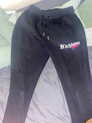 Sköna mjukisbrallor - Riktigt sköna mjukisbrallor från h’echbone Paris och som är riktigt snygga