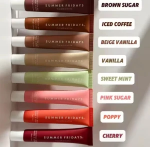 Summer Fridays läppglans i 8 färger - Säljer ett set med åtta läppglans från Summer Fridays i tub, med färgerna Brown Sugar, Iced Coffee, Beige Vanilla, Vanilla, Sweet Mint, Pink Sugar, Poppy och Cherry. Tuben har vit kork och färgad kropp som matchar nyansen. Perfekt för dig som gillar att variera din look.