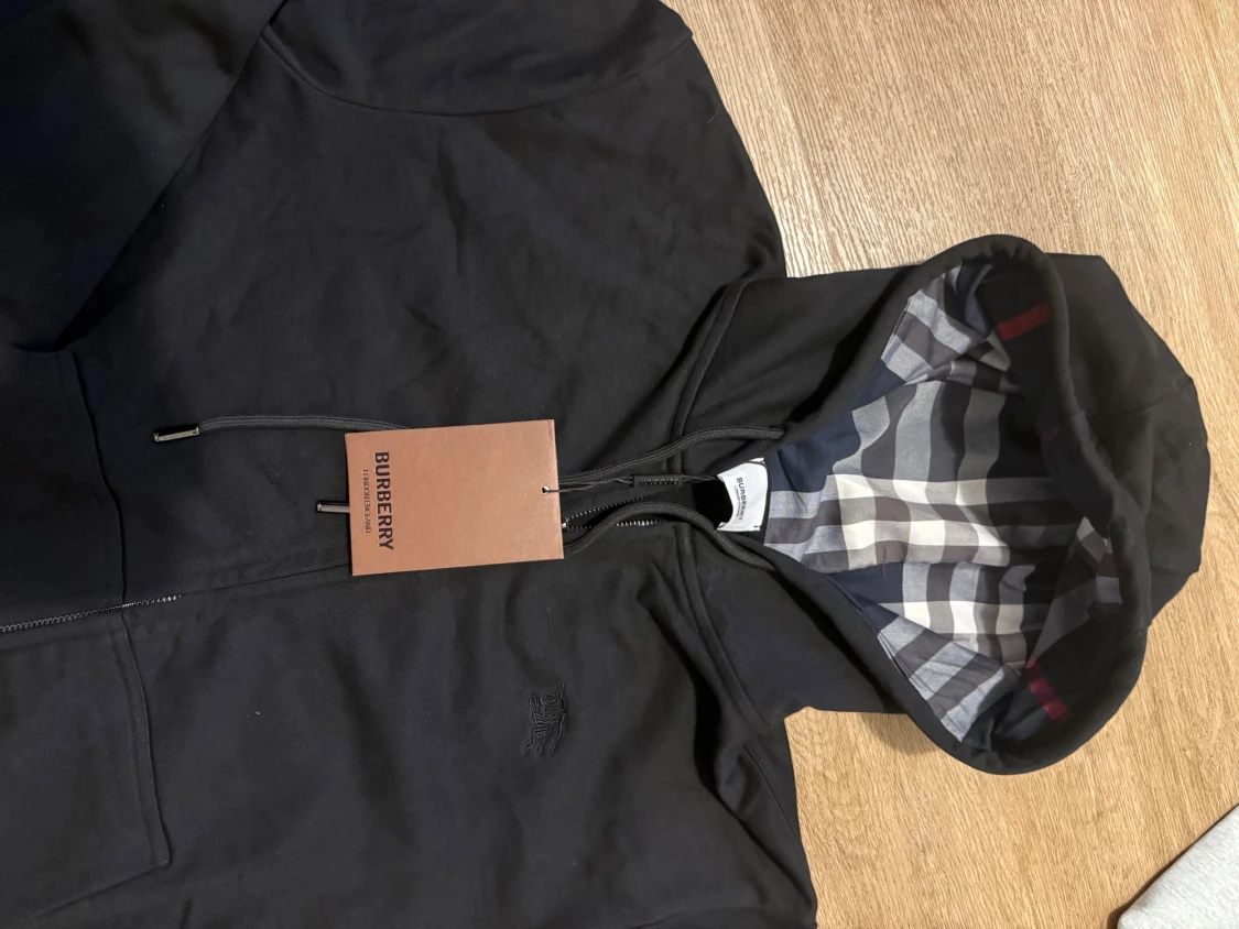 Svart Burberry hoodie med rutig huva