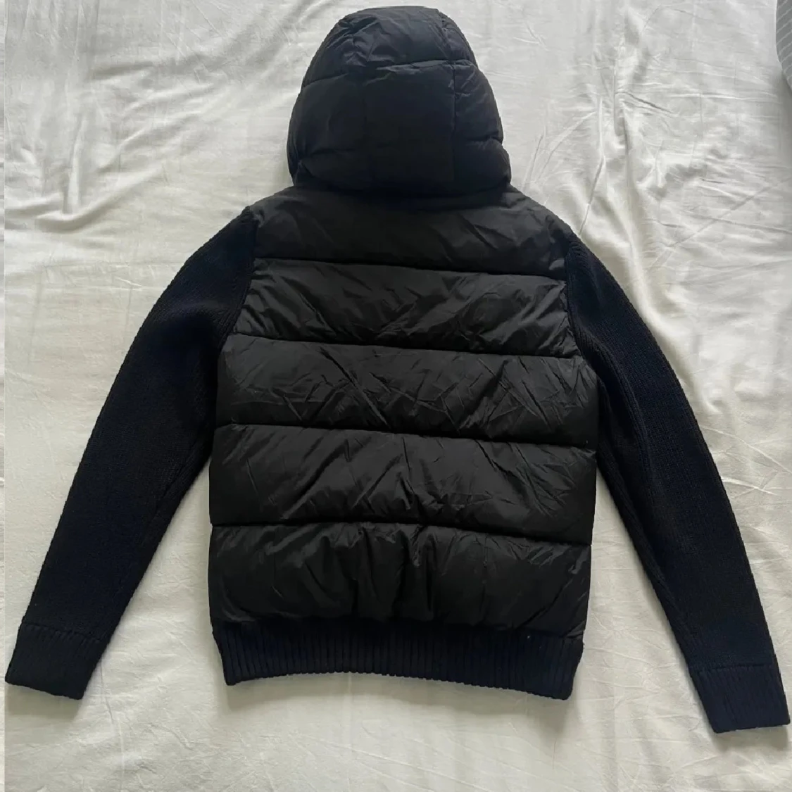 Svart pufferjacka från Moncler - 1