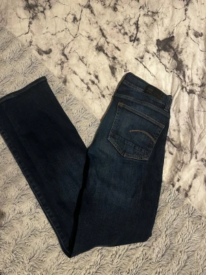 Raw g-star jeans  - Raw g-star jeans säljes för en sjukt billig peng. Storlek:14-15 år (170k)