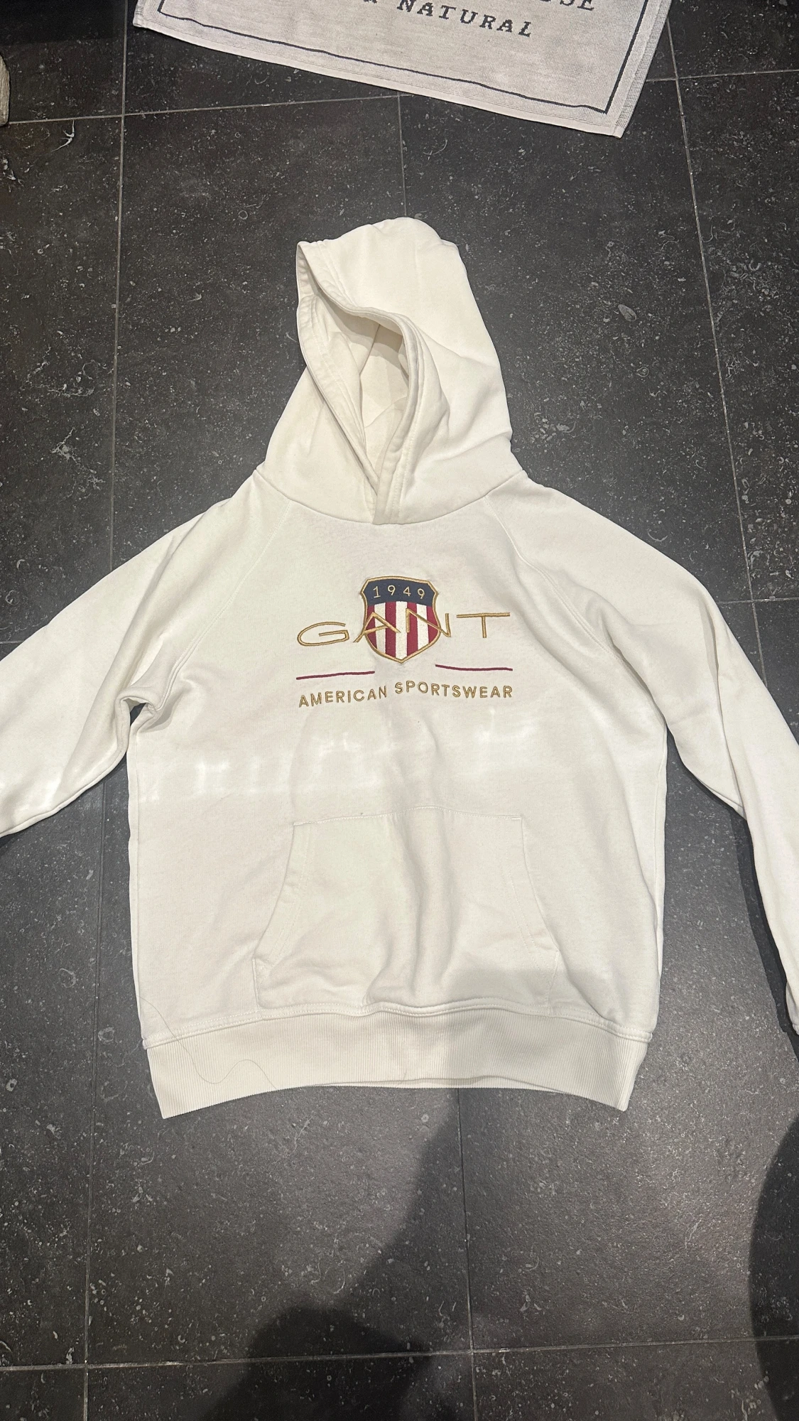 Vit hoodie från GANT med tryck - 1