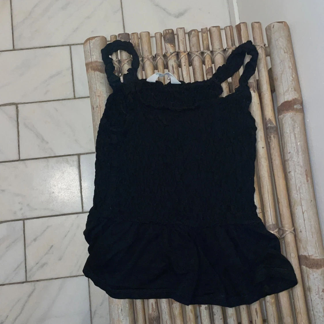 Svart smockad linnetopp från H&M - 2