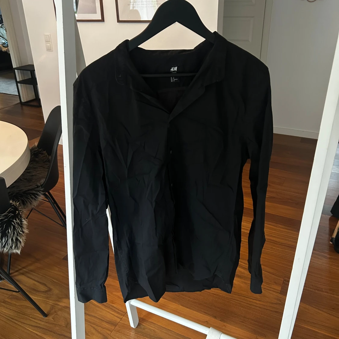 Svart slim fit skjorta från H&M