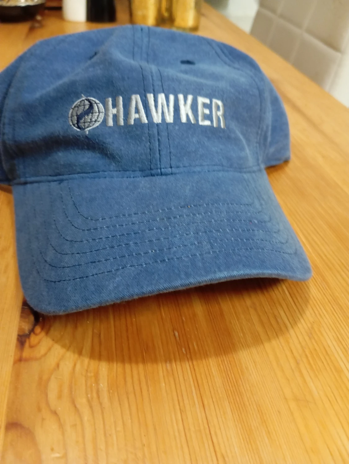 Blå keps från Hawker