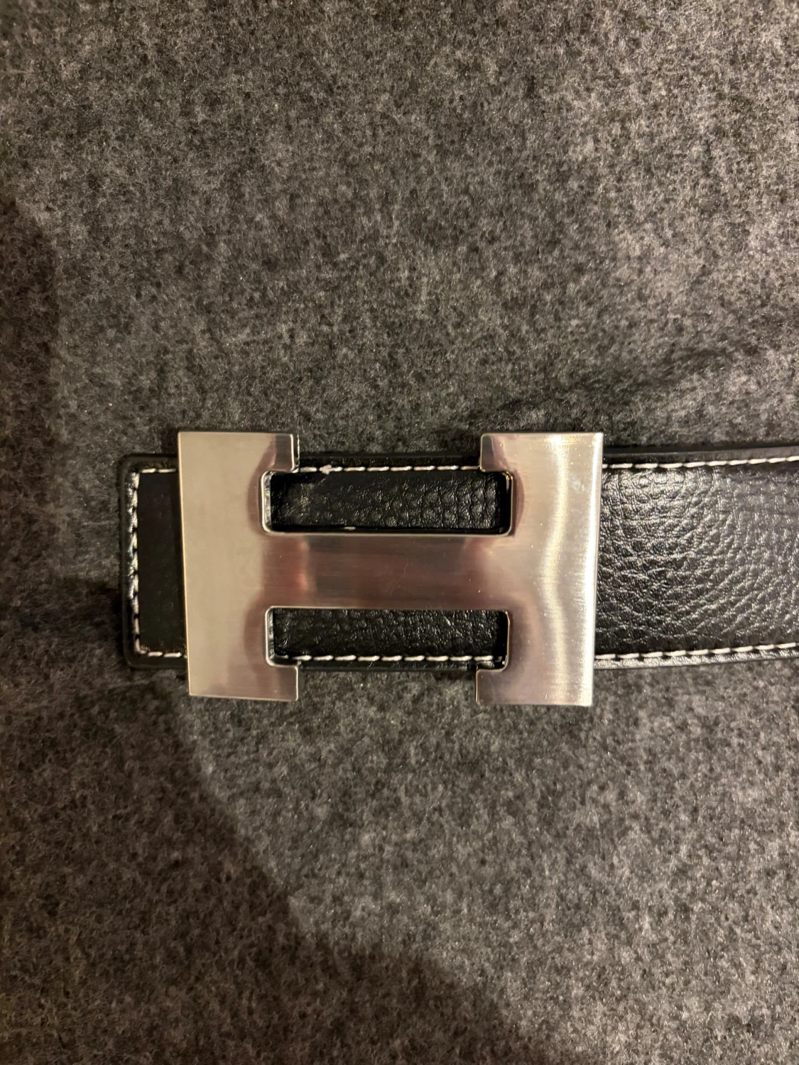 Svart  skärp med H-spänne - 3