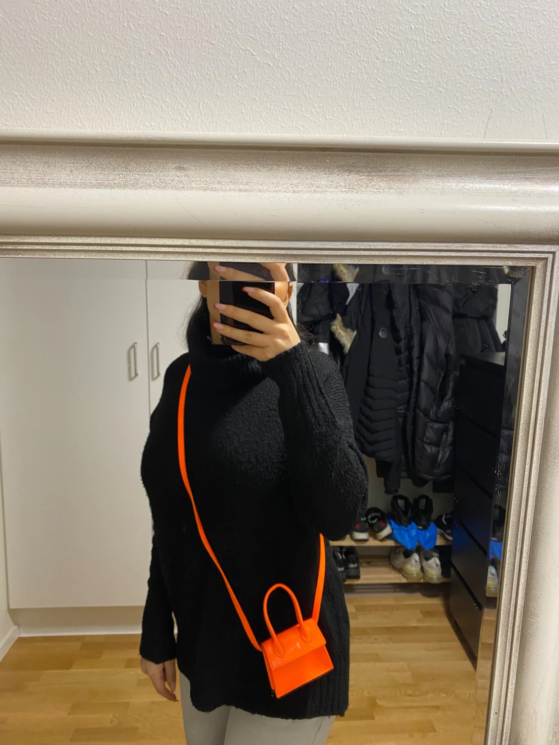 Mini orange axelväska i syntet - 1