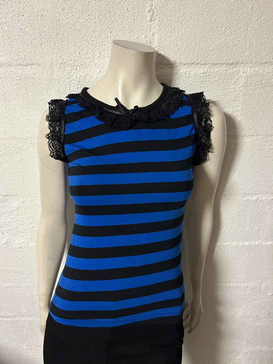 Topp med spets  från Poizen M/L