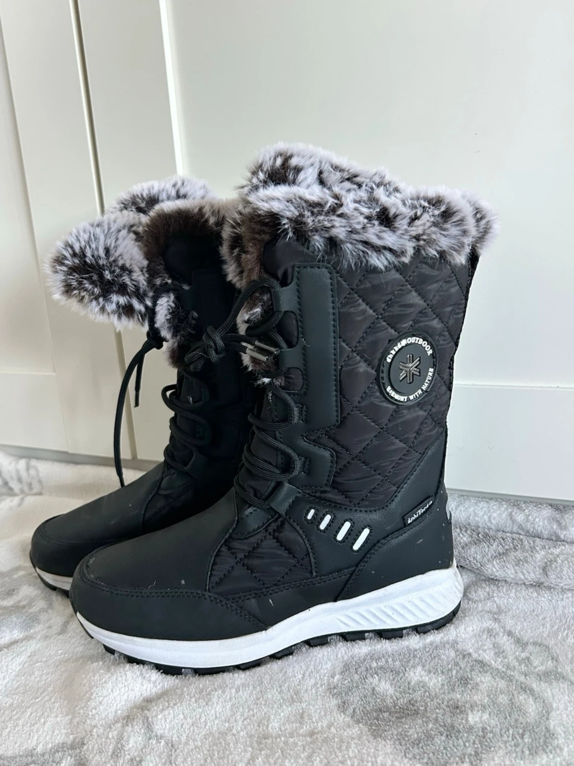 Svarta vinterstövlar med päls - 1