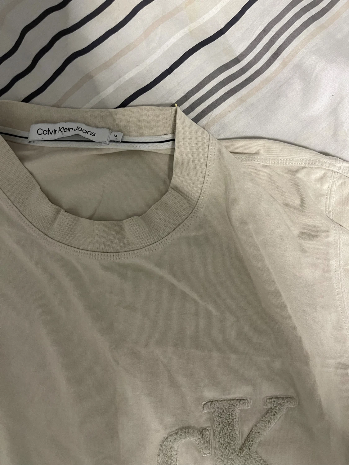 Calvin Klein teddy T-shirt  - 1