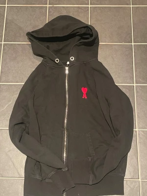 Ami Paris full zip  - Svart Ami pris fullzip, storlek M men passformen är som S