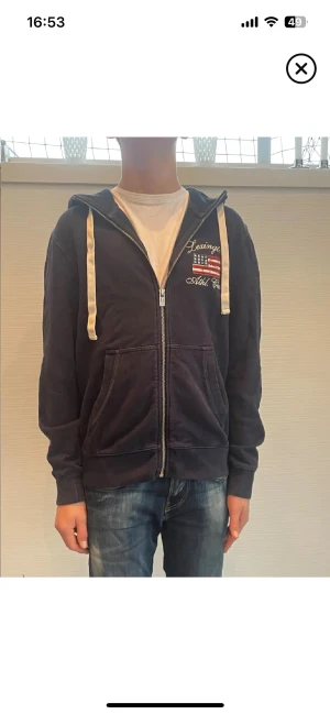 Lexington full zip tröja -  Lexington full zip tröja herr| storlek: M | pris:499kr|| skick:10/10| hör av dig vid Minsta lilla fundering eller fråga|