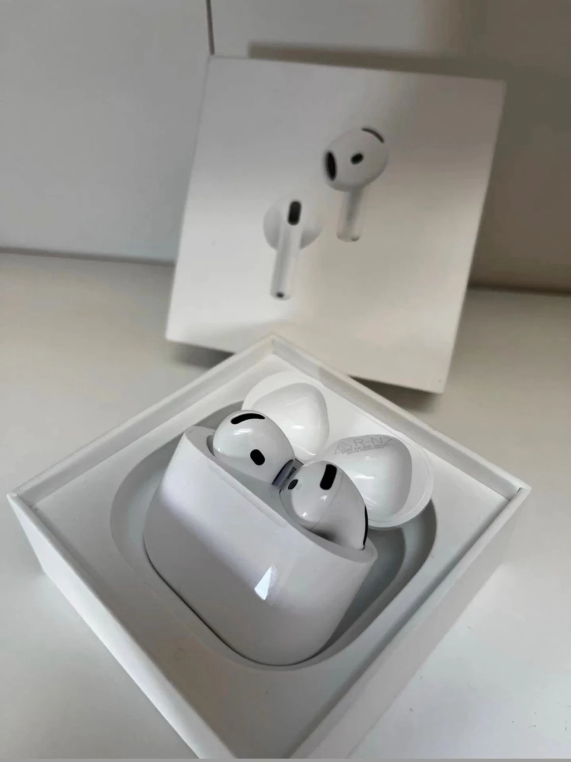 Apple AirPods 4