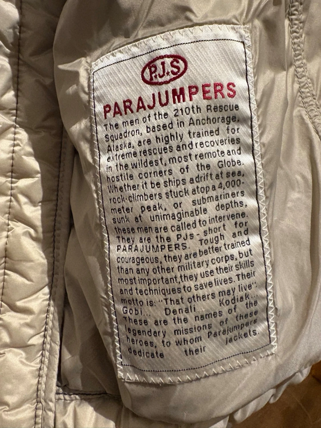 Marineblå dunväst från Parajumpers  - 2