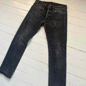 Denim & supply jeans - Denim & supply jeans som är storlek 32/32 slim jeans. Jeansen är i mycket bra skick. Jeansen har super snygg tvätt🔵Nypris:- 3000kr💸 Skriv för mer info eller om ni undrar måtten🌟👍