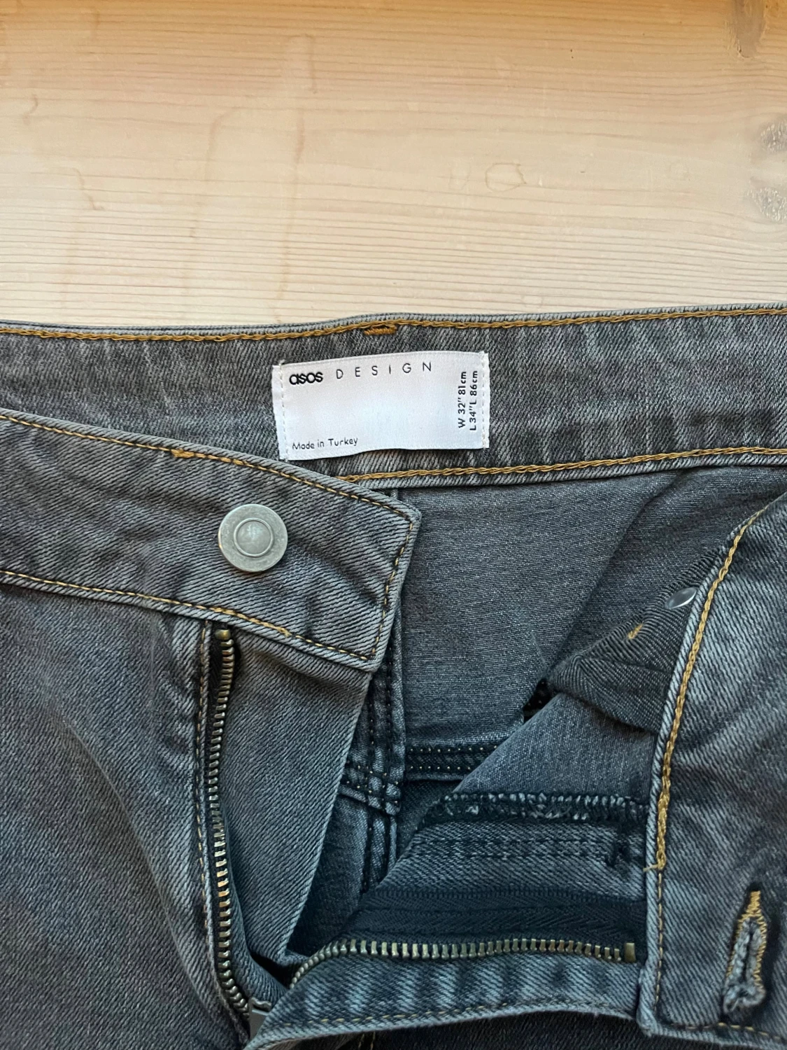 Mörkgrå jeans från ASOS Design W32 L34 - 1