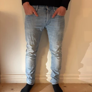 Replay jeans - Ljusblå replay jeans i storlek W31/L34