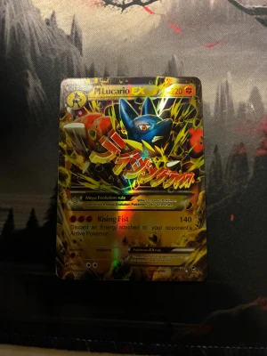 Kort säljes - Inget ändrat värde på 2 månader, skulle gissa på att det stiger eftersom. Men M Lucario = 1800kr