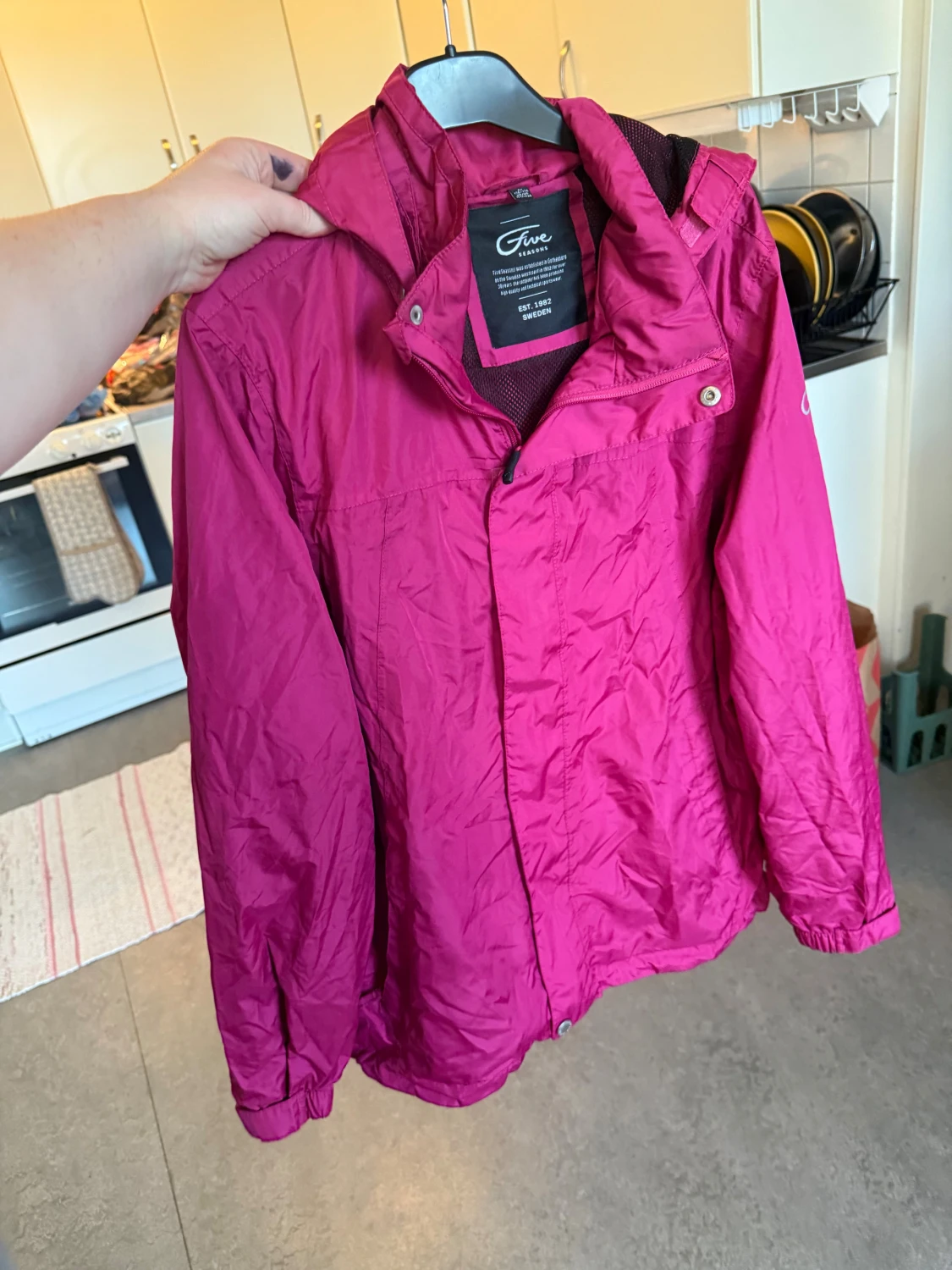 Mörkrosa vindjacka från Five - 3