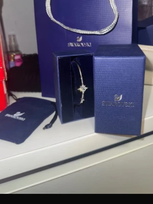 Swarovski’s armband - Helt nytt armband köptes till ett bröllop och inte använt igen