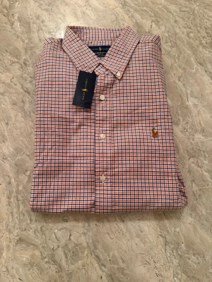 Polo Ralph Lauren - Nu säljer jag en helt ny Ralph Lauren skjorta 👔 med priset bara 599kr nypris 1199kr vid minsta funderingar så är det bara att höra av sig MVH CH