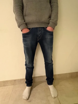 Replay Jeans  - Hej! Säljer ett par blå Replay jeans modell Anbass hyper flex | Storlek W29 L30 | Skick 8/10 | Hör av er vid eventuella frågor🤝
