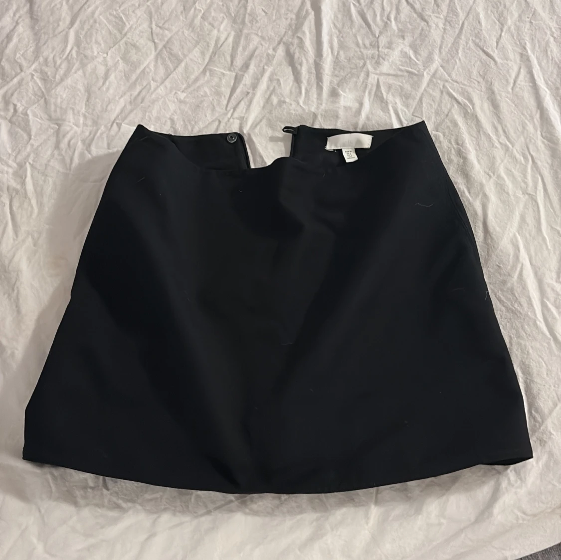 Svart kortkjol från H&M, strl 36