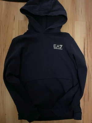 Armani tröja  - Armani tröja knappt använd 