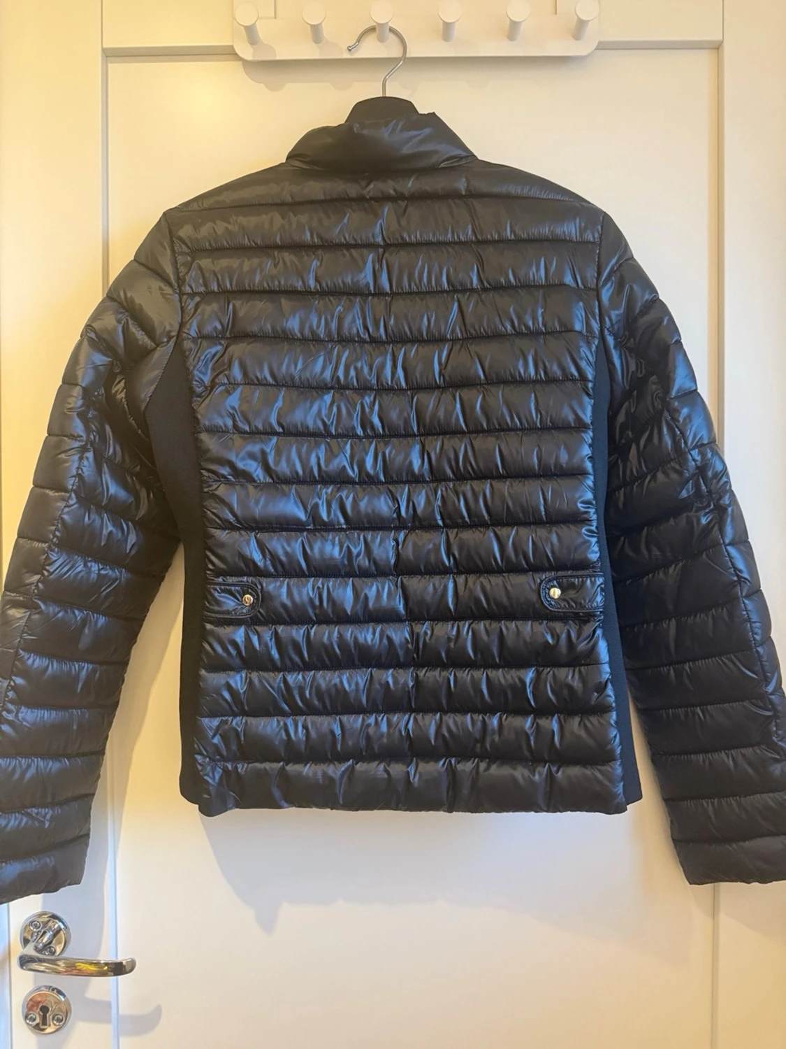 Svart pufferjacka från Mango - 1